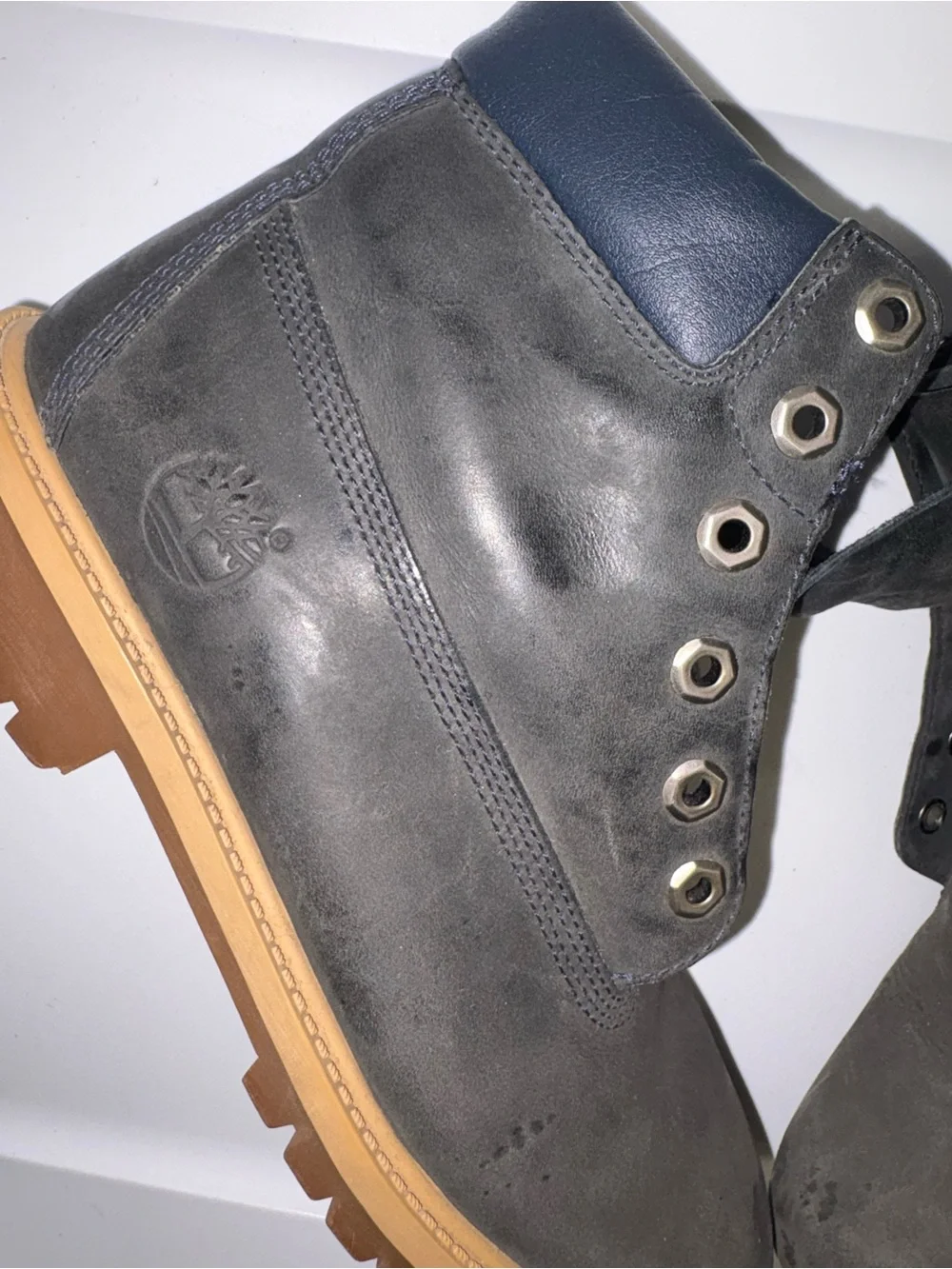Timberland Boys Youth Leather Boots with Tan Sole Navy Blue Size 6.5 W